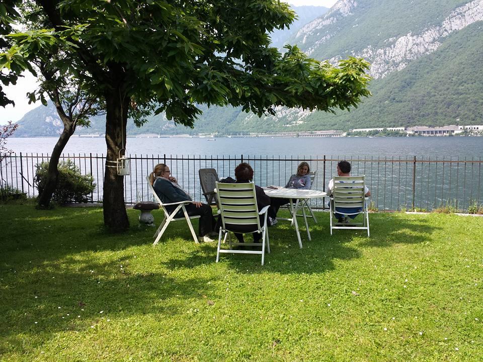 L For Lake Mandello del Lario Exterior photo